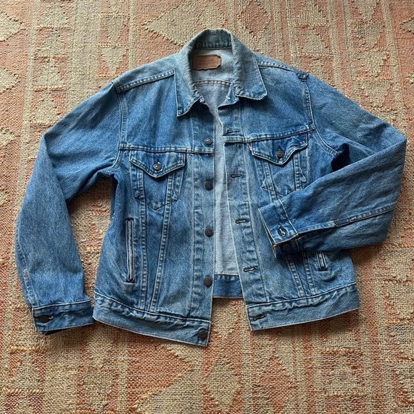 Vintage Levi's Classic Denim Boyfriend Jacket - Picture 2 of 13